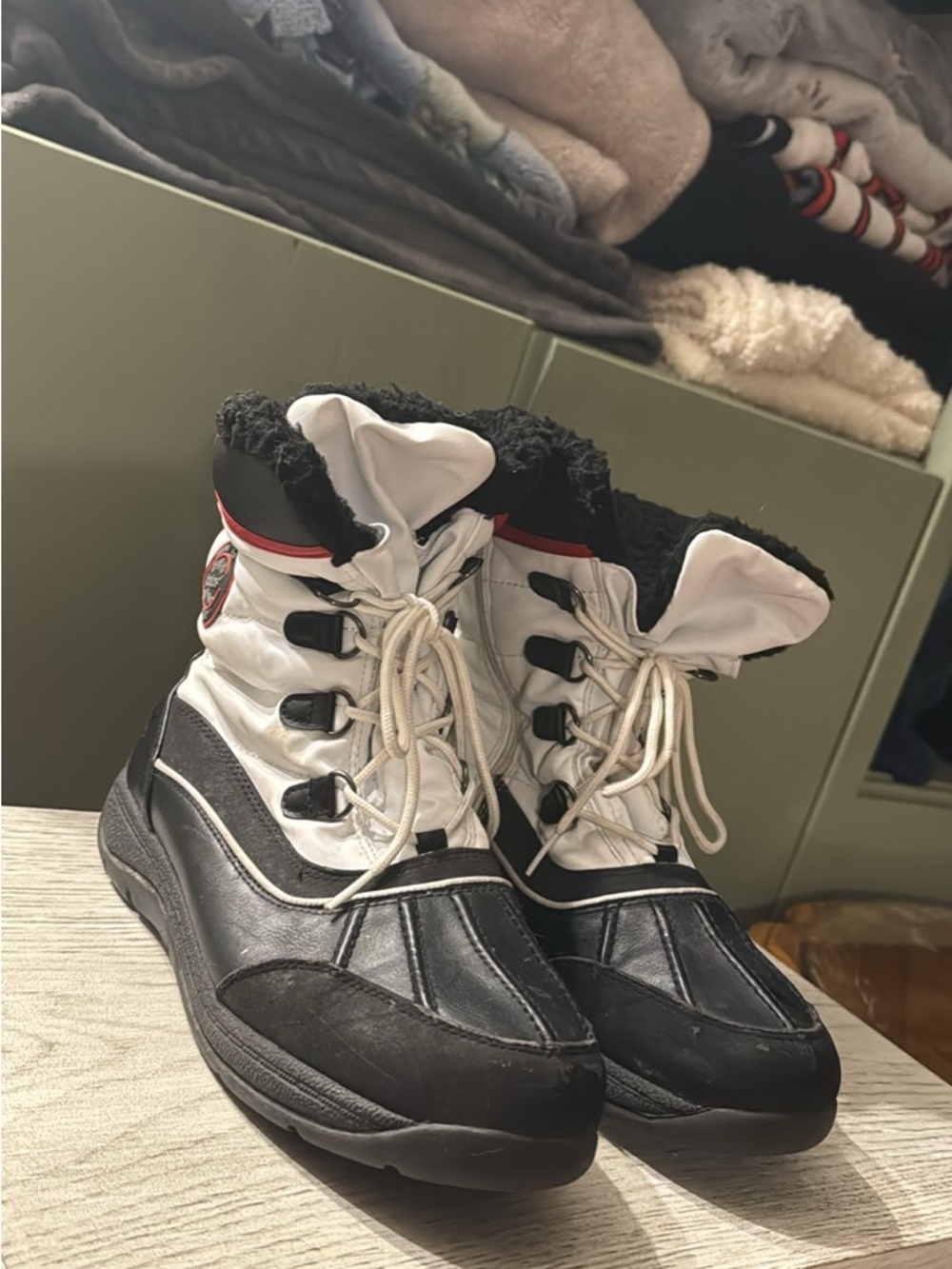 totes Black and White Insulated Winter Lace-Up Boots